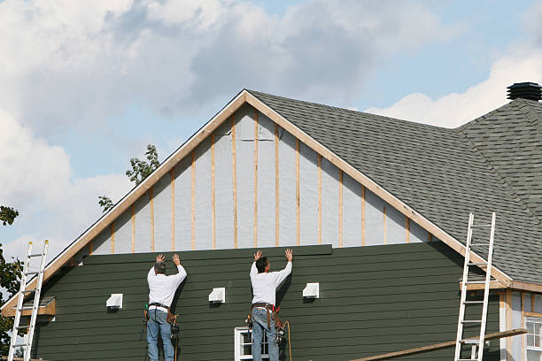 Professional Siding Installation technician working in Palmyra, VA